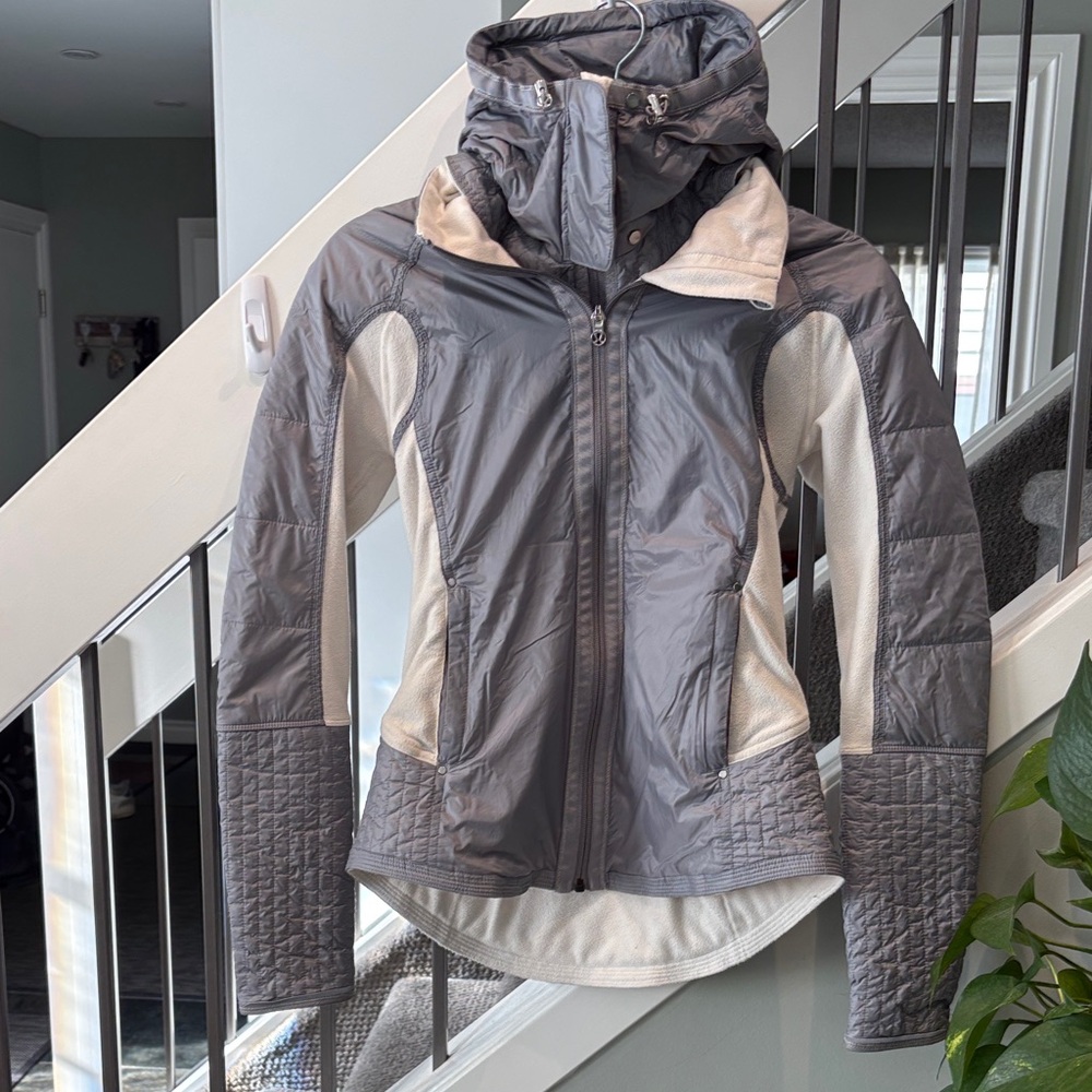 LULULEMON Fleece/Light Puffer Running Jacket in Purple/Cream